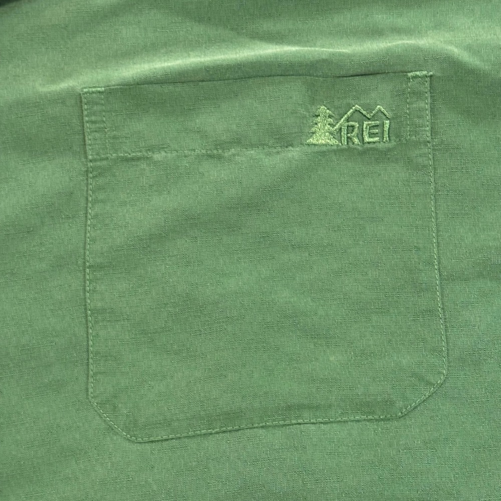 REI Mens XXL Green Short Sleeve Button Down Camp Shirt Modal Rayon Blend Logo - Picture 4 of 9
